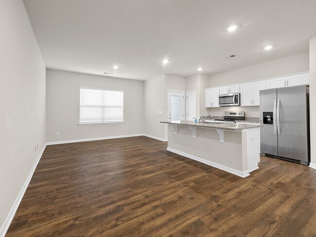 Foto del edificio - $500 OFF First Months Rent!! Modern living meets Convenience- Townhome in Greer, SC!