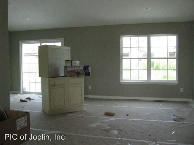 Building Photo - 1215 Roland Ave