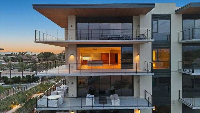 Foto del edificio - 4849 N Camelback Rdg Dr