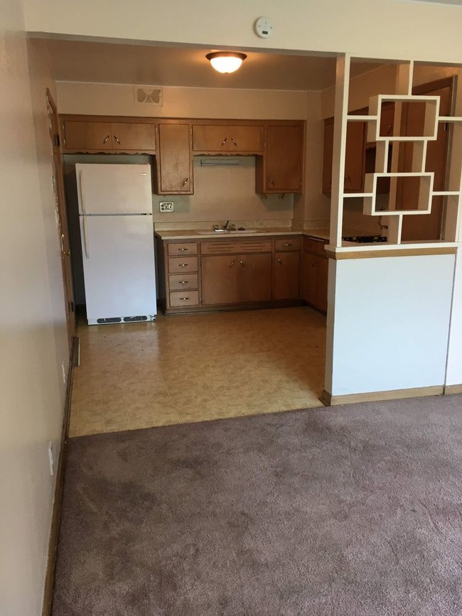 Building Photo - 6930 W. Appleton Ave. - 2 Bedroom Lower