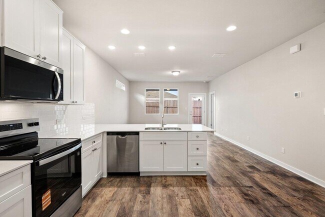 Building Photo - 2310 Castillo Dr