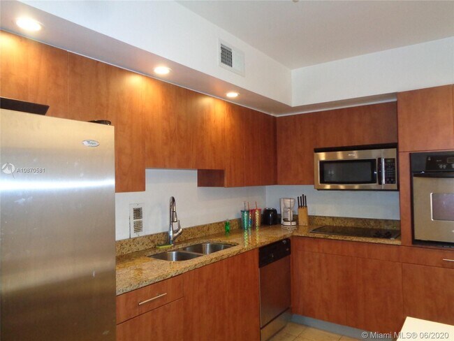 Building Photo - 4001 S Ocean Dr