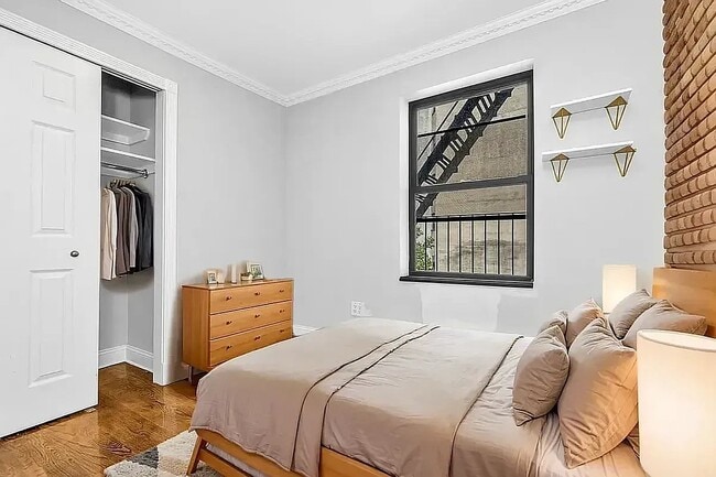 Foto del edificio - 410 E 13th St