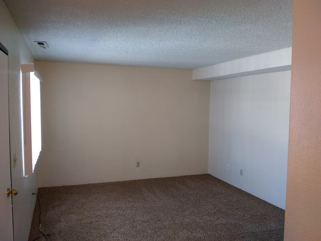 Foto principal - 1800 Idlewild Dr
