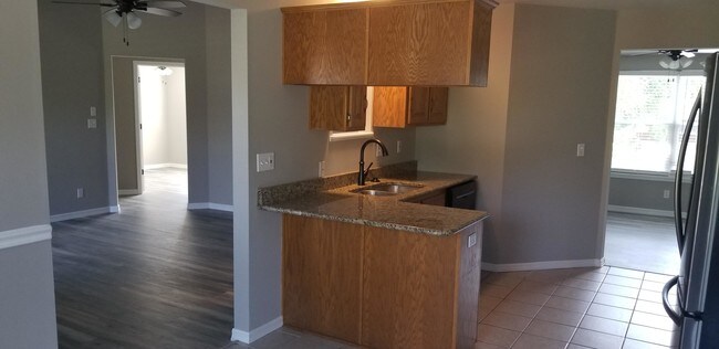 Foto del edificio - 3820 Woods Edge Rd