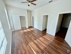 Building Photo - 2702 E 19th Ave