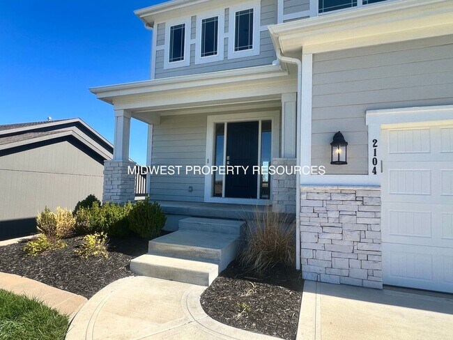 Building Photo - Amazing 5 Bedroom Home!