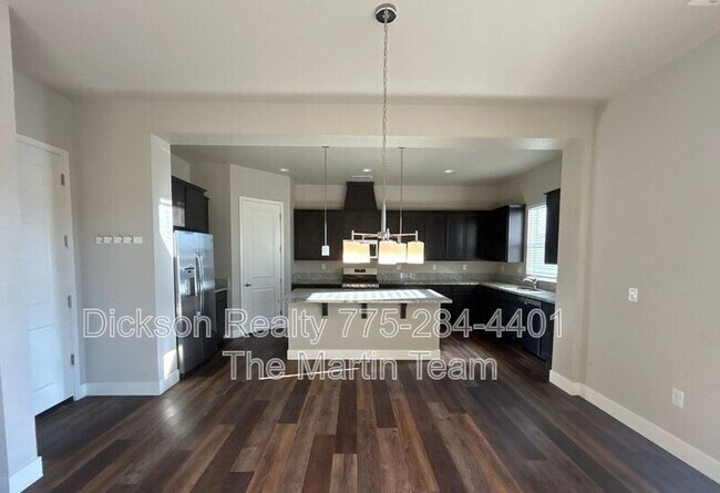 Building Photo - 735 Palomino Dr