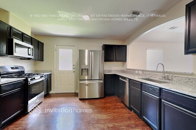 Foto del edificio - 21407 Palma Grove Way