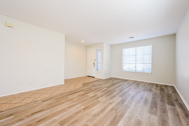 Building Photo - 2621 W Medinah Way