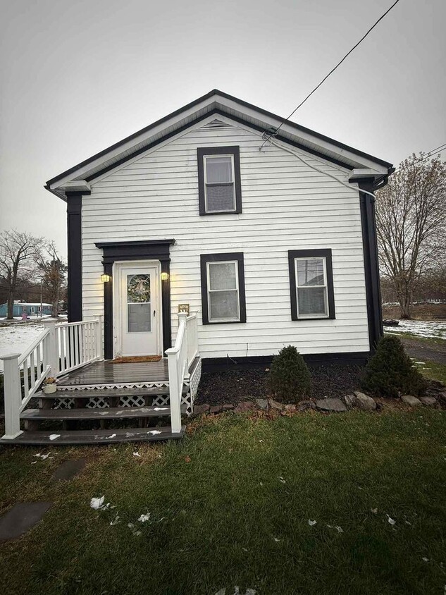 Primary Photo - 3 Bedroom single family house