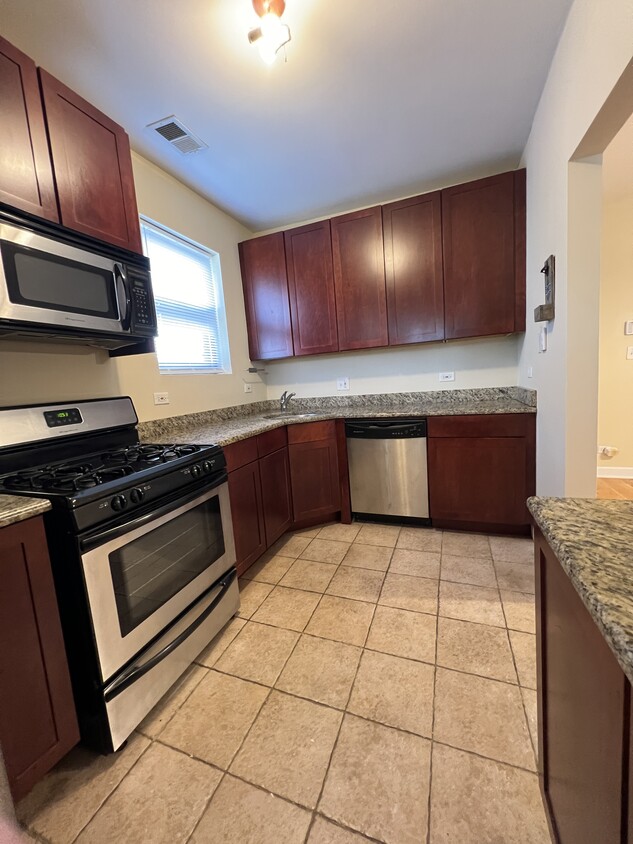 Foto principal - 7036 S Merrill Ave