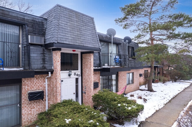 Building Photo - 840-985 Westmoreland Dr