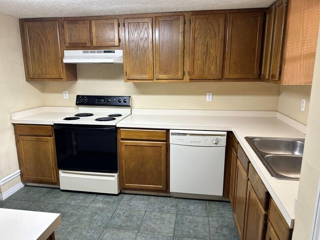 Foto del edificio - 2413 Suwanee Ln
