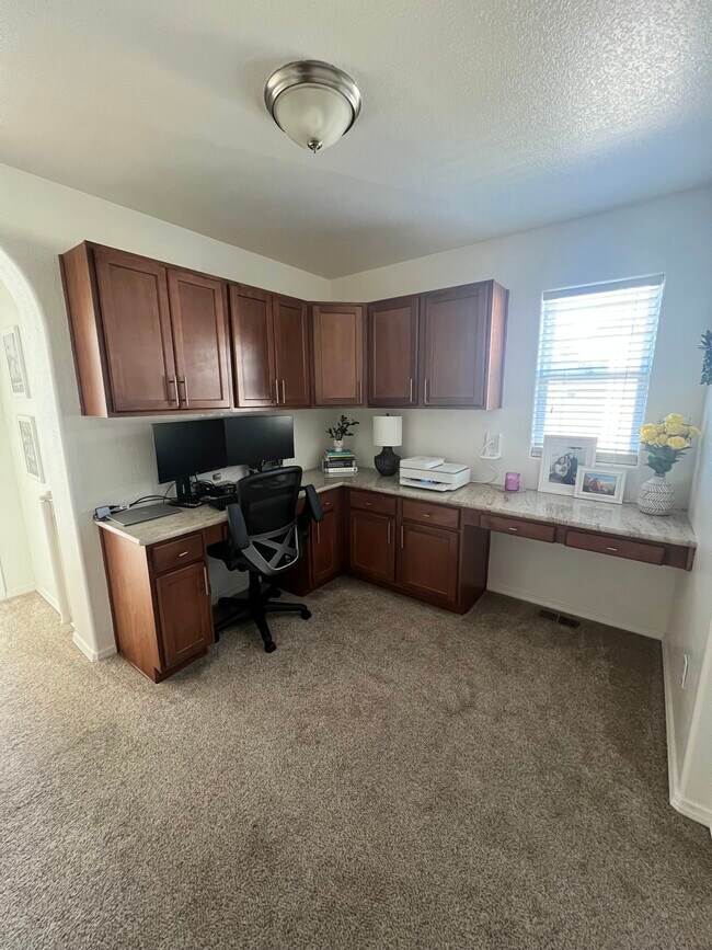 Foto del edificio - 6683 Silverwind Cir