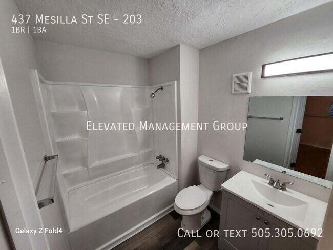 Building Photo - Updated 1 Bedroom Ready for Immediate Move...