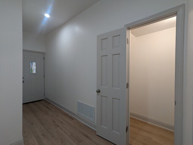 Foto del edificio - 1821 W Greenleaf Ave