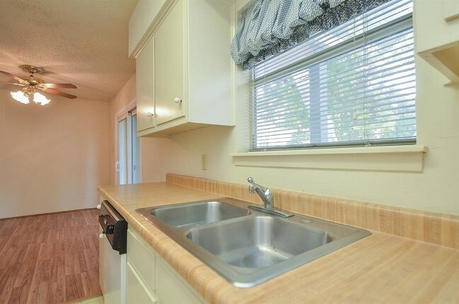 Foto del edificio - 8289 Kingsbrook Rd