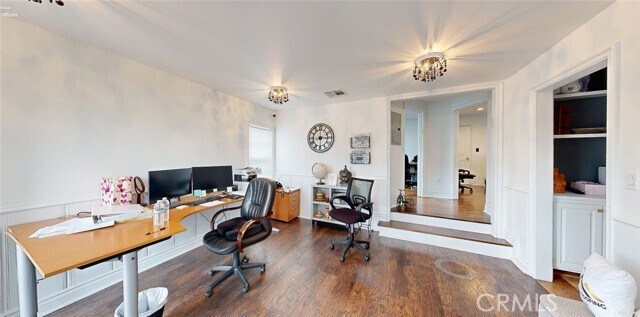 Foto del edificio - 6000 Woodman Ave