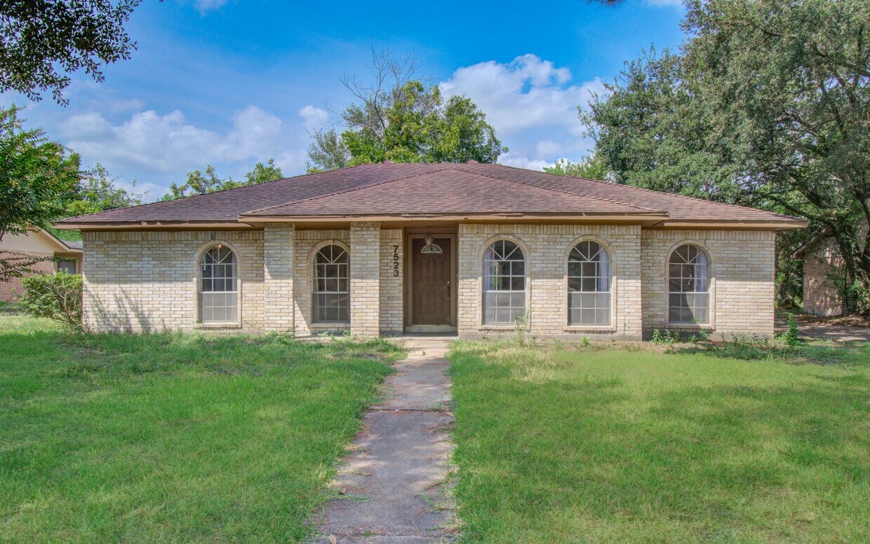 Foto principal - 7523 Antoine Dr