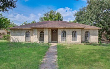Building Photo - 7523 Antoine Dr