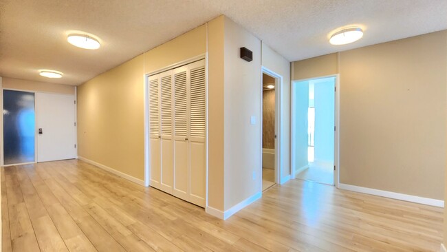 Building Photo - 2 Bedroom Condo in Mukilteo Available Now!