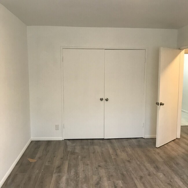 Building Photo - 4324 Ventura Canyon Ave
