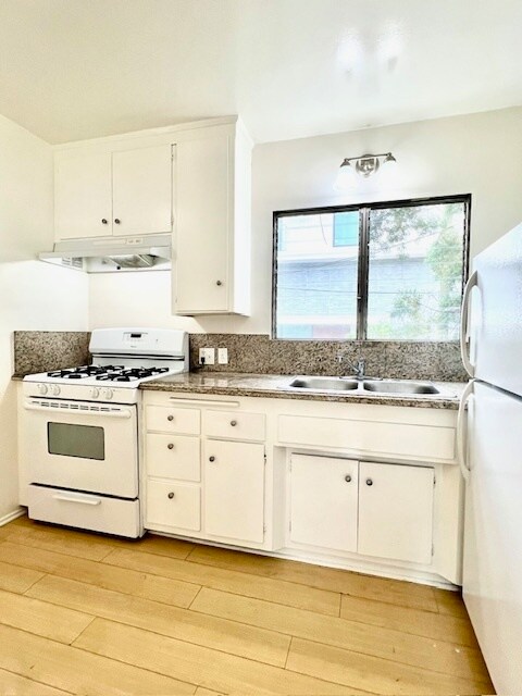 Foto del edificio - 1152 N Poinsettia Pl