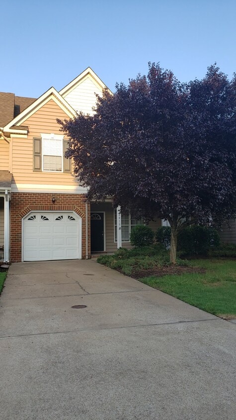 Entrance - 2015 Livingston St