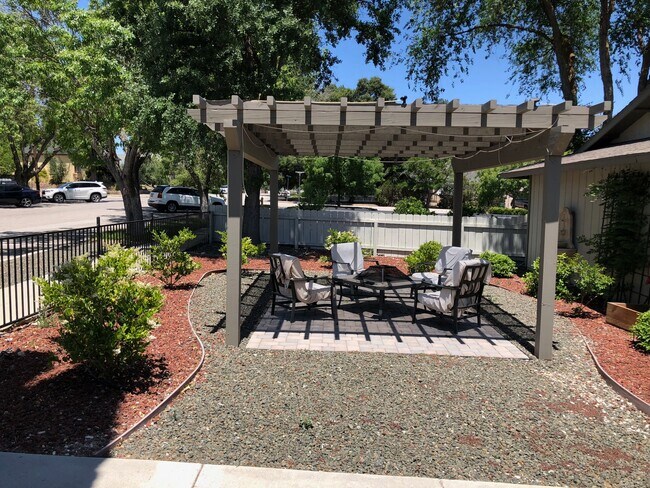 Outdoor Common Area - 1622 Park St