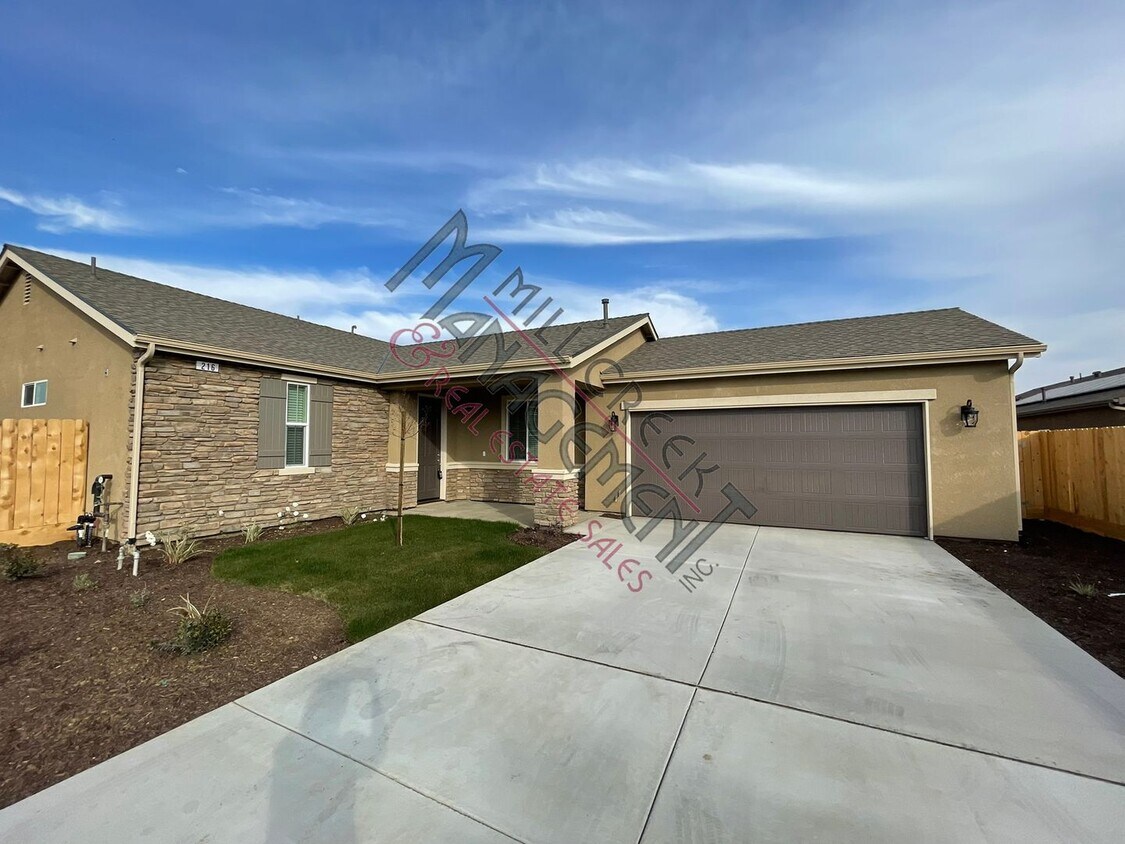 216 W Kimball Ave, Visalia, CA 93277 House Rental in Visalia, CA