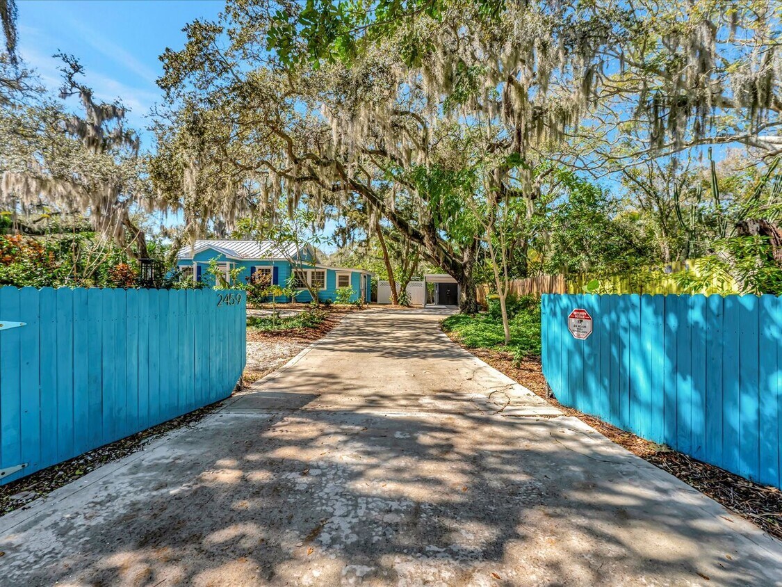 Primary Photo - "Escape to a Charming Modern Oasis: Stunni...