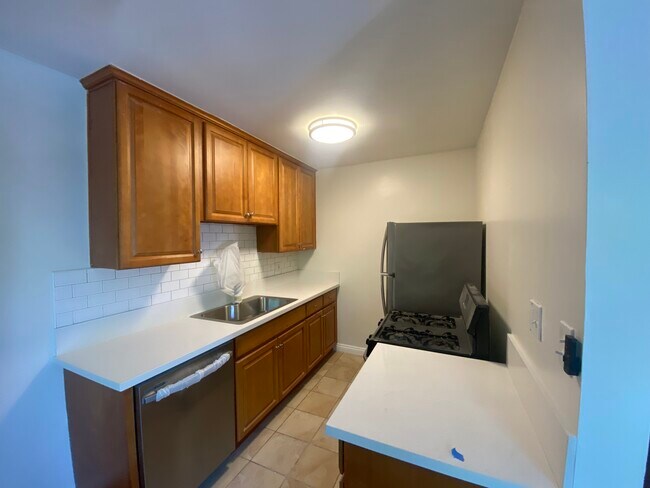 Foto del edificio - 1427 Centinela Ave