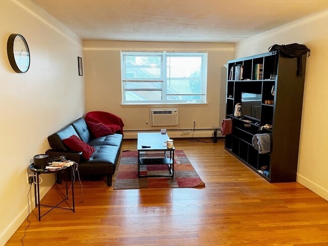 Building Photo - 10 Commonwealth Ct