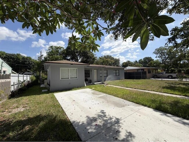 Foto del edificio - 1135 NW 127th St