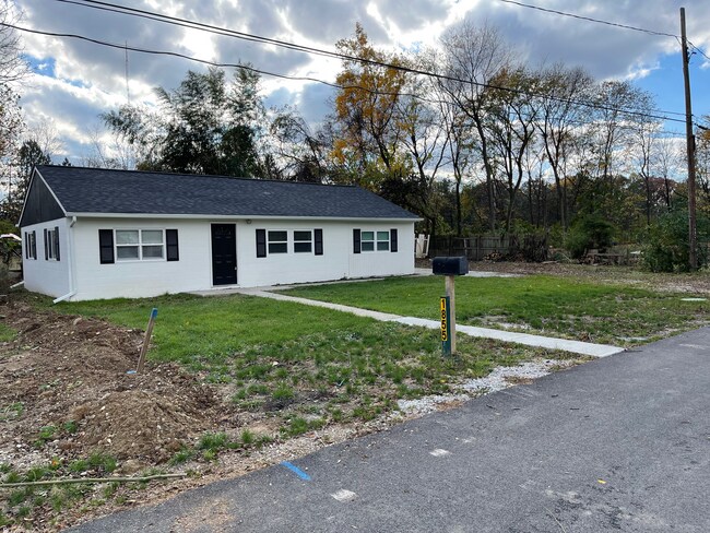 Building Photo - 1855 Tanis Dr