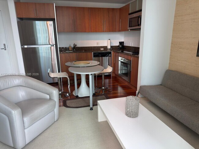 Foto del edificio - 300 S Biscayne Blvd