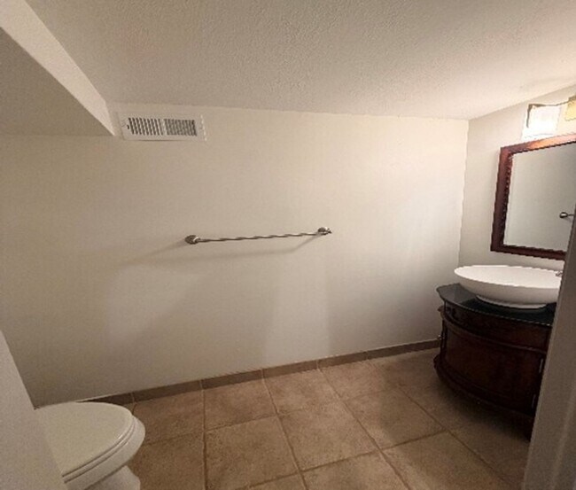 Foto del edificio - Row Home Available In Omaha