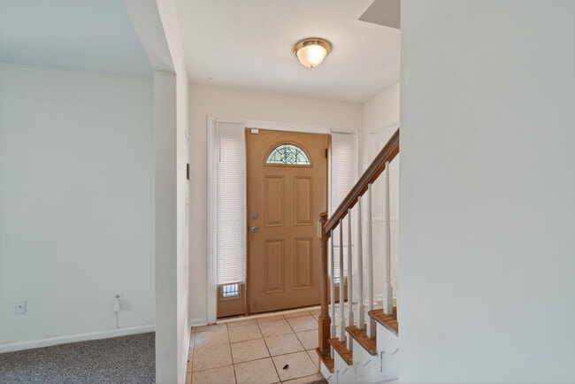 Building Photo - 195 Bentley Dr