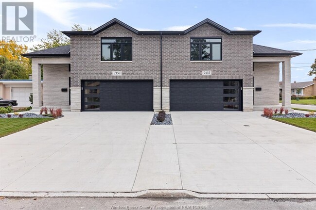 Building Photo - 2155 Parkdale Pl