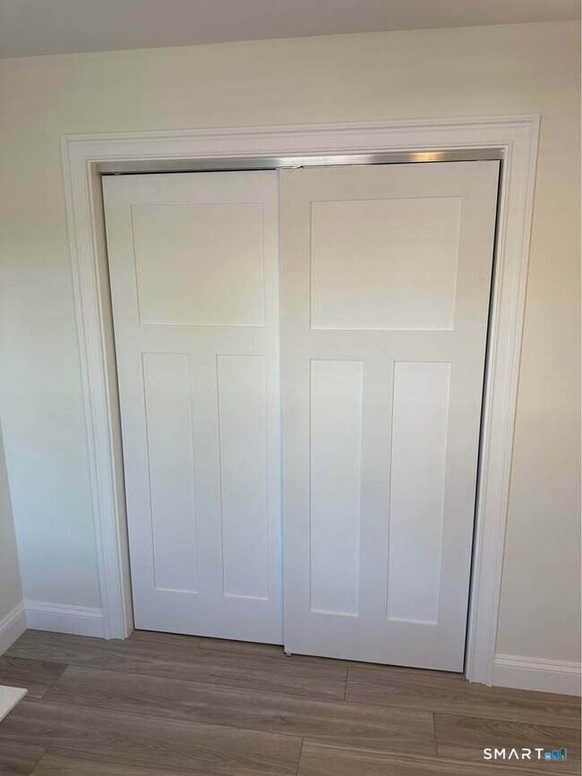 Foto del edificio - 309 Flanders Rd