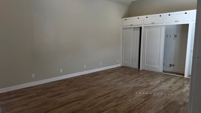Building Photo - Affordable studio for rent in a great neighborhood