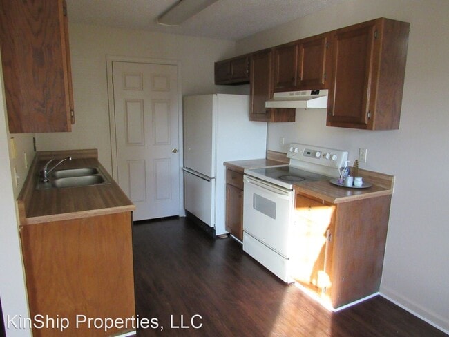 Building Photo - 2 br, 1 bath House - 2201 Oak Creek Rd