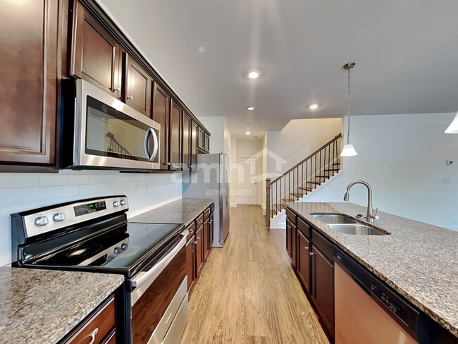 Building Photo - 1920 Brook Enclave Trail