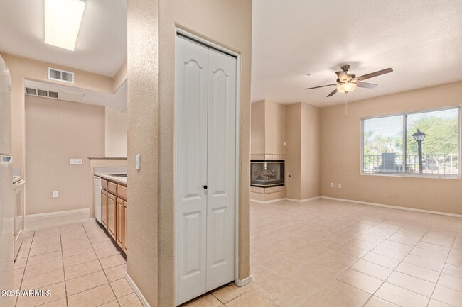 Building Photo - 2929 W Yorkshire Dr