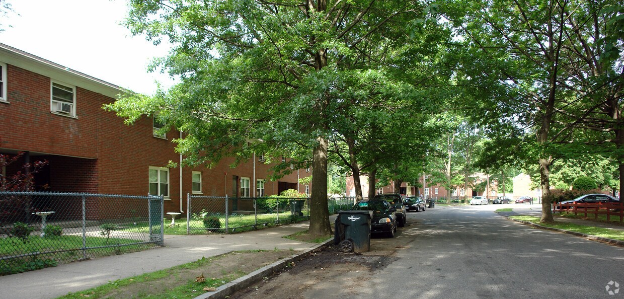 Building Photo - 40-160 Sanderson St