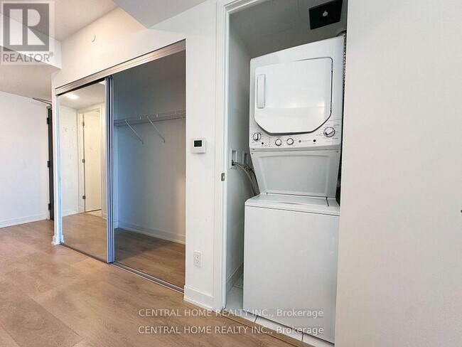 Photo du bâtiment - 501 Yonge St