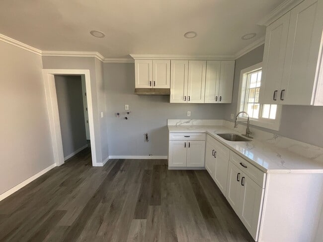 House - 2 Bedrooms / 1 Bathroom - Paramount - House - 2 Bedrooms / 1 Bathroom - Paramount