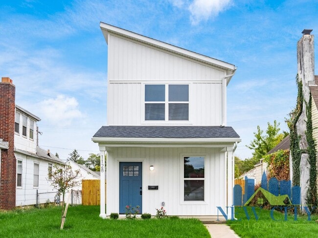 Building Photo - Recently Built 2 Bedroom 2 1/2 Bathroom Single Family Home in South Columbus!