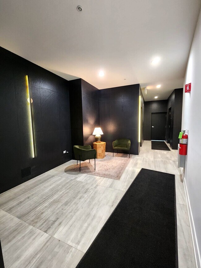 Foto del edificio - 1838 N Western Ave